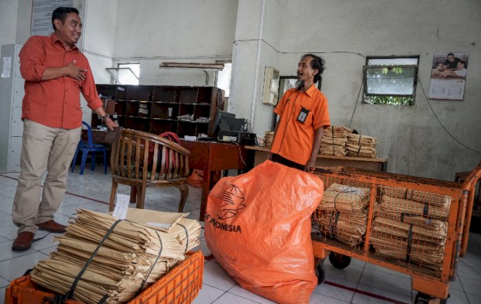 Tunda Gaji Pegawai, Apakah PT Pos Indonesia Tergerus Zaman ...