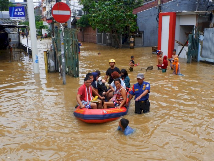 Hasil gambar untuk akarta yang Terendam Banjir Akibat Hujan Deras