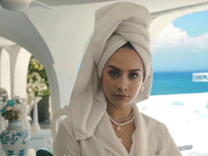 Seksi Habis Mandi Intip Bathrobe Style Ala Anya Geraldine Indozone Id