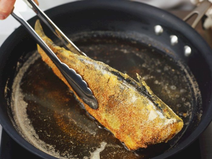 Jangan Takut Begini Trik Goreng Ikan Tanpa Kecipratan Minyak Dan Agar Matang Sempurna Indozone Id Jangan Takut Begini Trik Goreng Ikan Tanpa Kecipratan Minyak Dan Agar Matang Sempurna Indozone Id