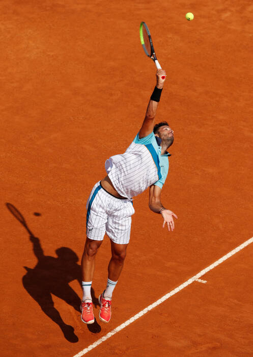 REUTERS/Clive Brunskill Salvatore Caruso dari Italia beraksi selama pertandingan putaran kedua melawan Novak Djokovic dari Serbia