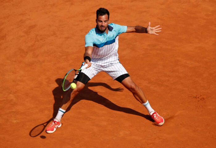 REUTERS/Clive Brunskill Salvatore Caruso dari Italia beraksi selama pertandingan putaran kedua melawan Novak Djokovic dari Serbia