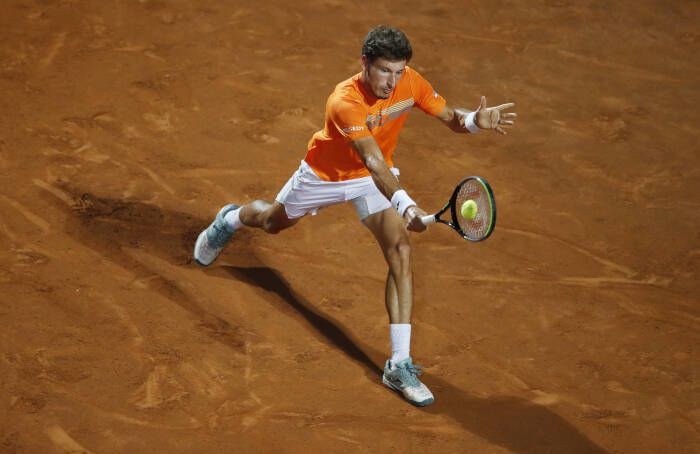 REUTERS/Clive Brunskill Pablo Carreno-Busta dari Spanyol beraksi selama pertandingan putaran kedua melawan petenis Spanyol Rafael Nadal