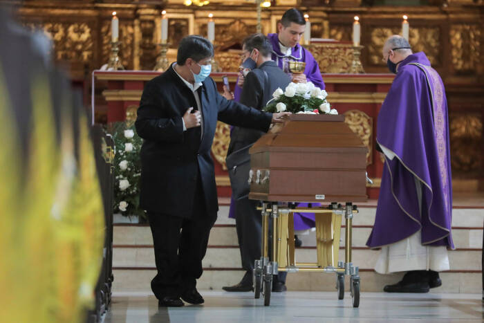 Seorang anggota keluarga Javier Ordonez (REUTERS/Luisa Gonzalez) Seorang anggota keluarga Javier Ordonez