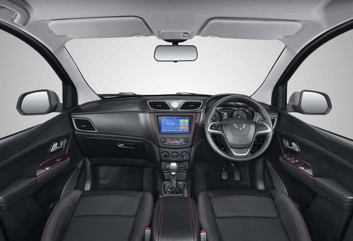 Interior depan Wuling Confero dengan ragam fitur. (Dok.Wuling) wuling