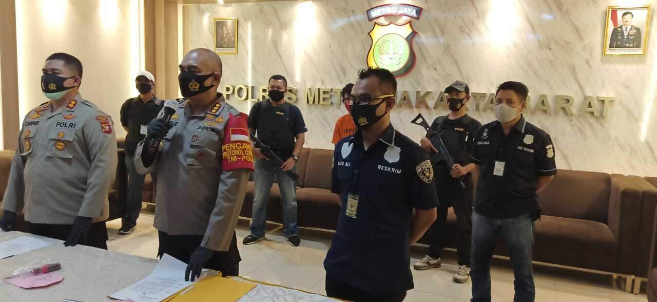 Konferensi pers yang disiarkan di Instagram @polres_jakbar, Senin (21/9/2020). (Dok. Humas Polres Metro Jakarta Barat) jakbar