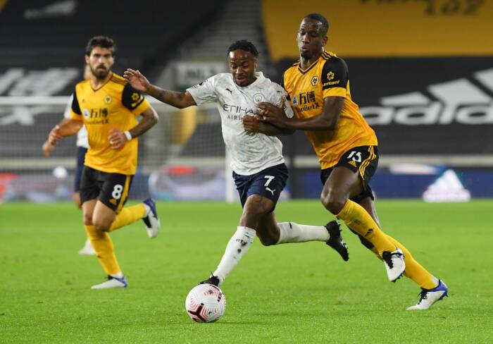 Raheem Sterling dari Manchester City beraksi dengan Willy Boly dari Wolverhampton Wanderers (REUTERS/Stu Forster) Raheem Sterling dari Manchester City beraksi dengan Willy Boly dari Wolverhampton Wanderers