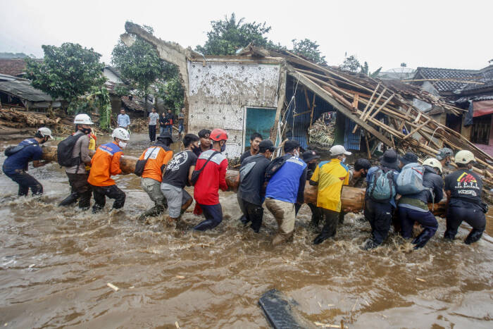 Banjir bandang di Sukabumi. (Foto: ANTARA/Yulius Satria Wijaya) Banjir, Banjir Bandang, Sukabumi