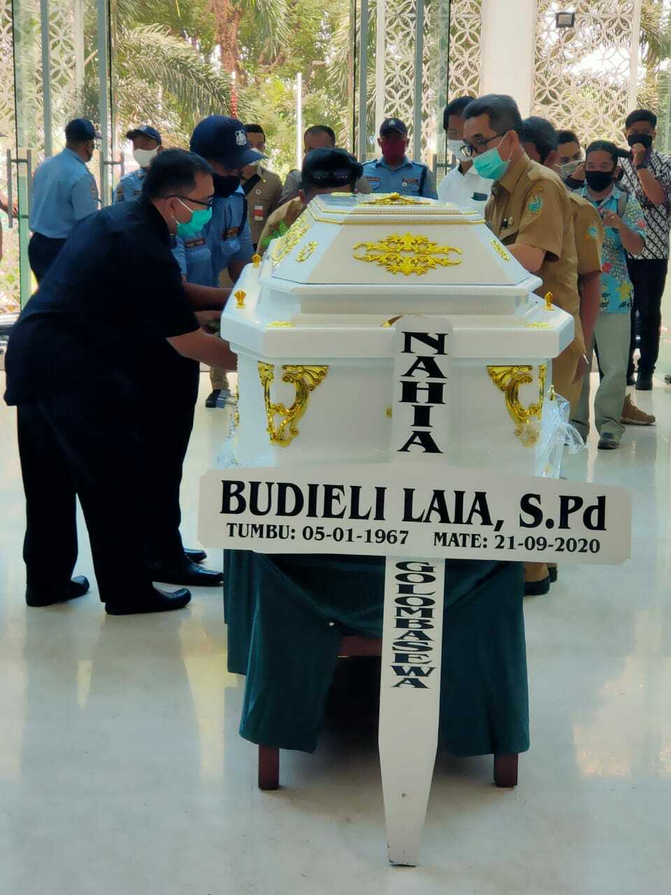Budieli Laia saat disemayamkan di Kantor DPRD Sumut Budieli Laia saat disemayamkan di Kantor DPRD Sumut