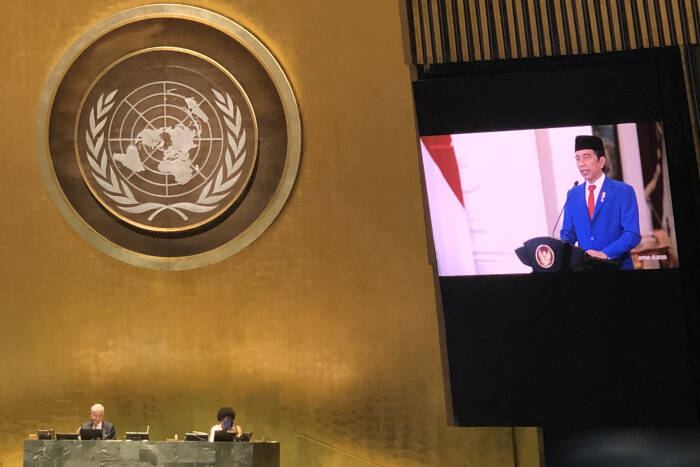 Layar memperlihatkan Presiden Joko Widodo menyampaikan pidato yang telah direkam sebelumnya pada Sidang Majelis Umum ke-75 PBB secara virtual di Markas PBB, New York, Amerika Serikat (ANTARA FOTO/HO/Kemenlu) Layar memperlihatkan Presiden Joko Widodo menyampaikan pidato yang telah direkam sebelumnya pada Sidang Majelis Umum ke-75 PBB secara virtual di Markas PBB, New York, Amerika Serikat