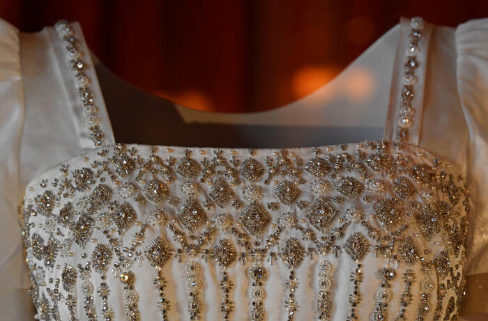 Gaun pengantin putri Beatrice. (REUTERS/TOBY MELVILLE) Gaun pengantin putri Beatrice