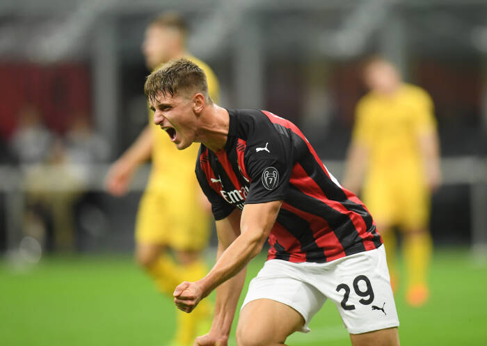 Pemain AC Milan Lorenzo Colombo merayakan gol kedua mereka (REUTERS/Daniele Mascolo) Pemain AC Milan Lorenzo Colombo merayakan gol kedua mereka