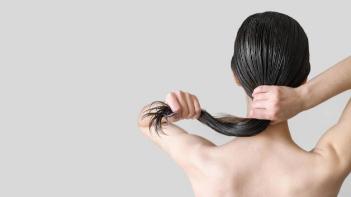 Ilustrasi mewarnai rambut. (freepik) Mau Punya Rambut Cokelat Tapi Malas ke Salon, Yuk Warnai dengan Campuran Kopi dan Teh