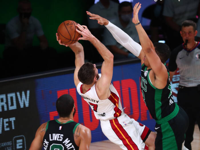 Guard Miami Heat Goran Dragic (7) menembak (REUTERS/Kim Klement) Guard Miami Heat Goran Dragic (7) menembak