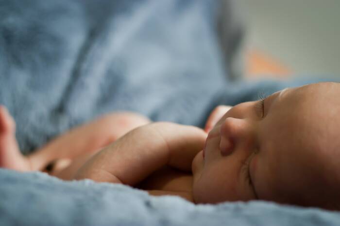 Ilustrasi bayi baru lahir (Unsplash/Carlo Navarro) mitos hubungan intim selama hamil
