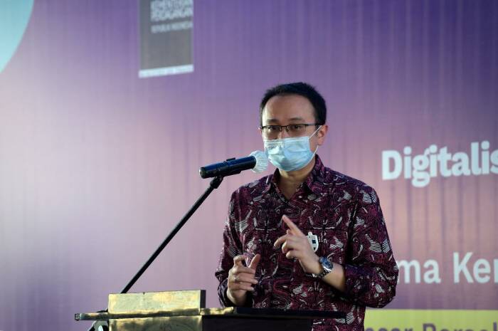 Wamendag Jerry Sambuaga menyosialisasikan sistem pembayaran non tunai di Pasar Bersehati, Kota Manado, Sulut. (Biro Humas Kemendag) wamendag, jerry sambuaga, pembayaran non tunai,