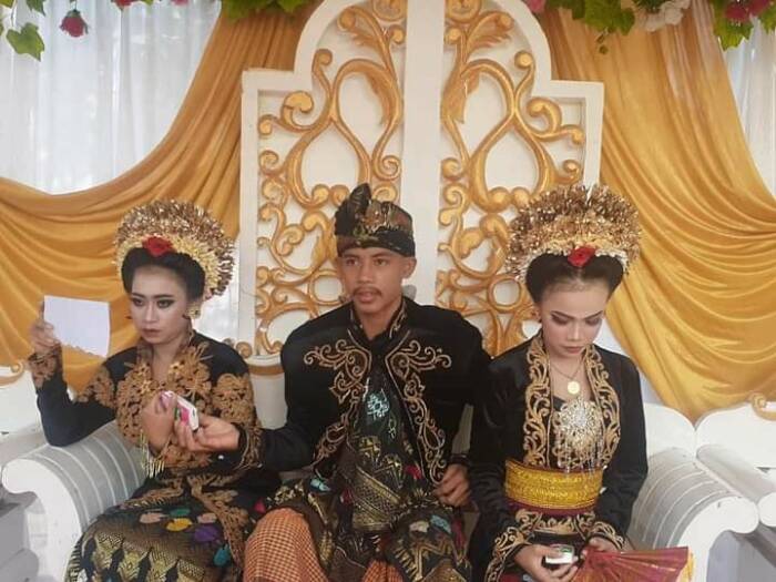 Ahmad Rizal menikahi dua wanita sekaligus. (Isitimewa) Ahmad Rizal menikahi dua wanita sekaligus. (Isitimewa)