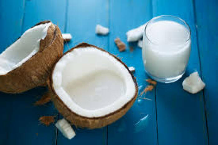 Santan (medicalnewstoday.com) mengobati rambut rontok dengan bahan alami