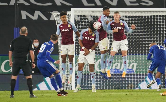 Leicester City James Maddison melakukan tendangan bebas (REUTERS/Jon Super) Leicester City James Maddison melakukan tendangan bebas