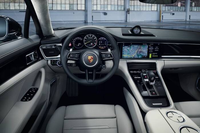 Tampilan mobil Porsche Panamera Turbo S E-Hybrid 2021 (photo/Porsche) Tampilan mobil Porsche Panamera Turbo S E-Hybrid 2021