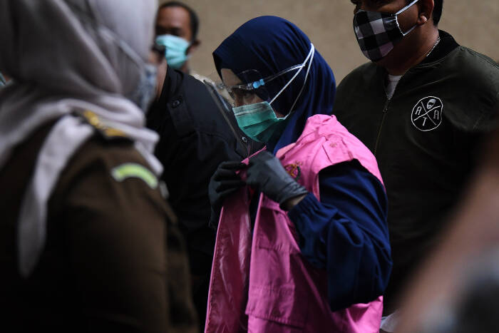 ANTARA FOTO/Puspa Perwitasari Terdakwa kasus suap dan gratifikasi pengurusan fatwa Mahkamah Agung (MA) Djoko Tjandra, Pinangki Sirna Malasari mengenakan rompi tahanan
