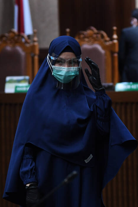 ANTARA FOTO/Puspa Perwitasari Terdakwa kasus suap dan gratifikasi pengurusan fatwa Mahkamah Agung (MA) Djoko Tjandra, Pinangki Sirna Malasari meninggalkan ruangan