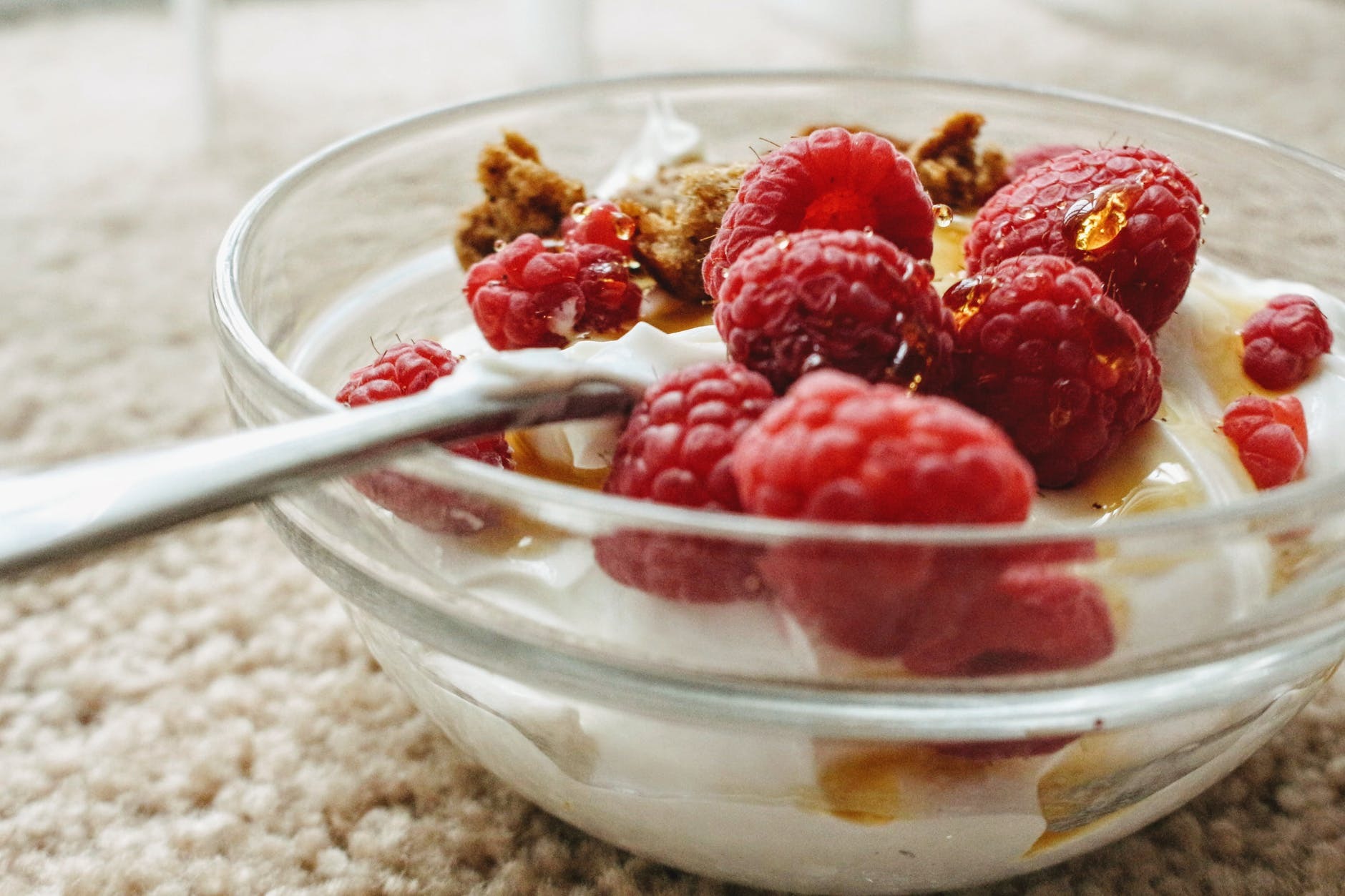 Yoghurt (Pexels/Jenna Hamra) makanan sehat mengatasi sakit maag