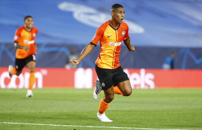 Shakhtar Donetsk Tete merayakan mencetak gol pertama mereka (REUTERS/Juan Medina) Shakhtar Donetsk Tete merayakan mencetak gol pertama mereka