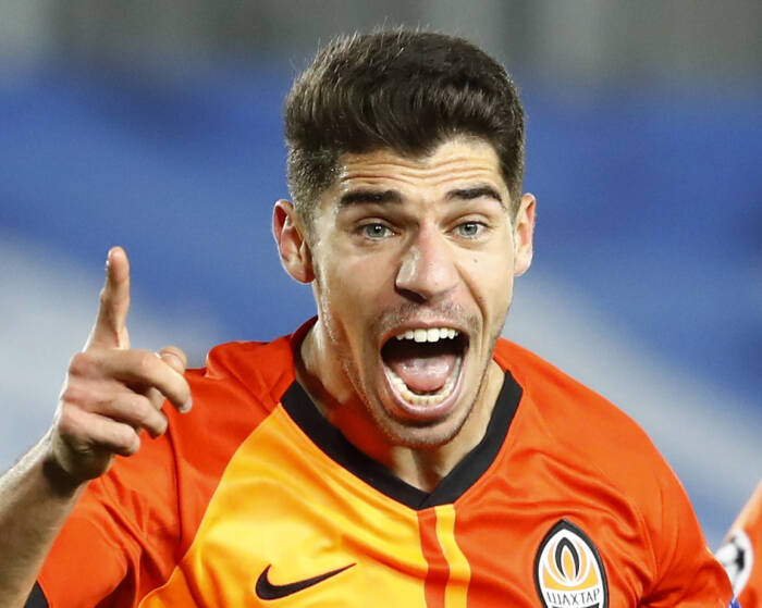 Shakhtar Donetsk Manor Solomon merayakan mencetak gol ketiga mereka (REUTERS/Juan Medina) Shakhtar Donetsk Manor Solomon merayakan mencetak gol ketiga mereka