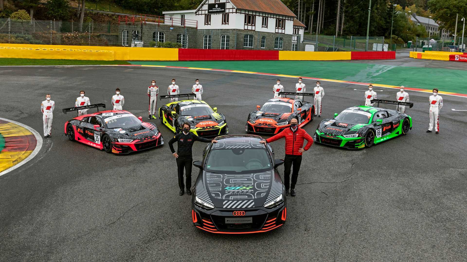 Tampilan depan dari mobil Audi RS E-Tron GT di sirkuit Spa-Francorchamps (photo/Audi) Tampilan depan dari mobil Audi RS E-Tron GT di sirkuit Spa-Francorchamps