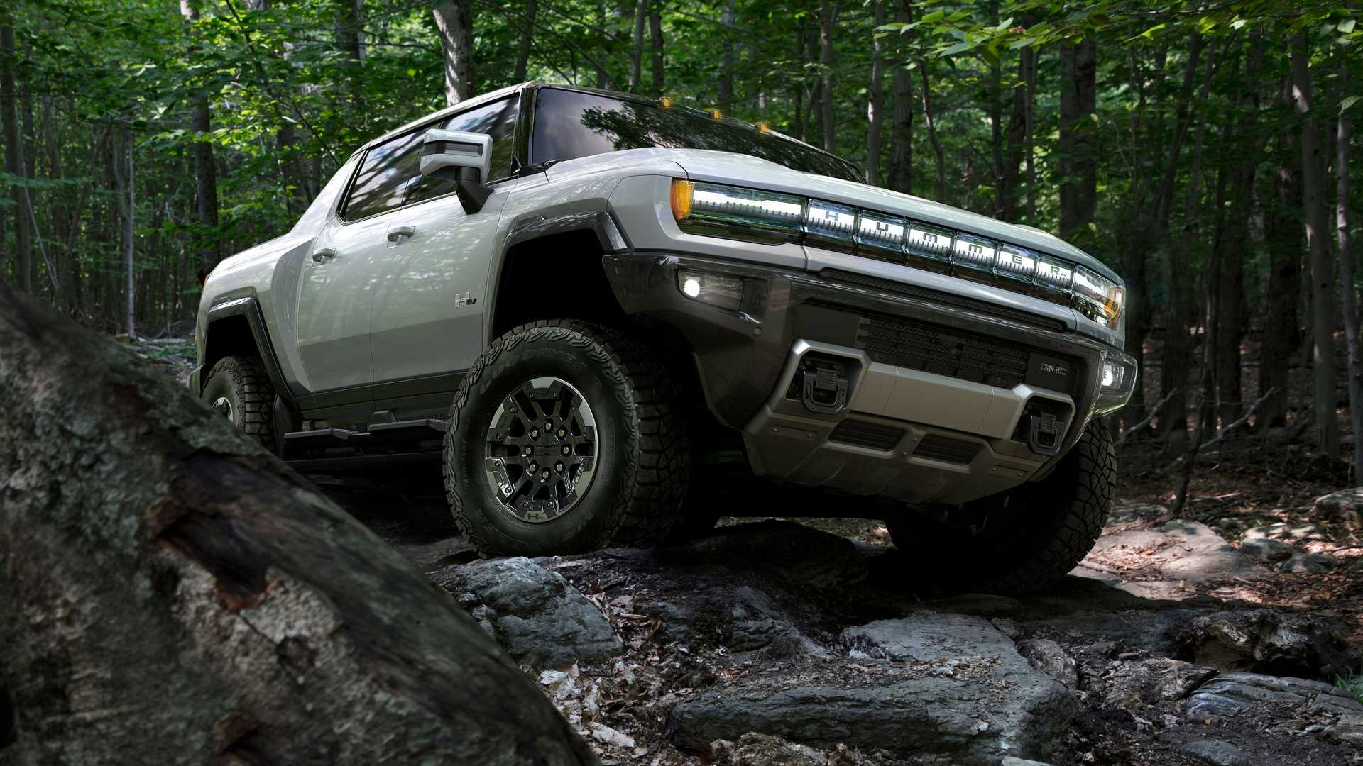 Tampilan depan mobil GMC Hummer EV 2022 terbaru (photo/GMC) Tampilan depan mobil GMC Hummer EV 2022 terbaru