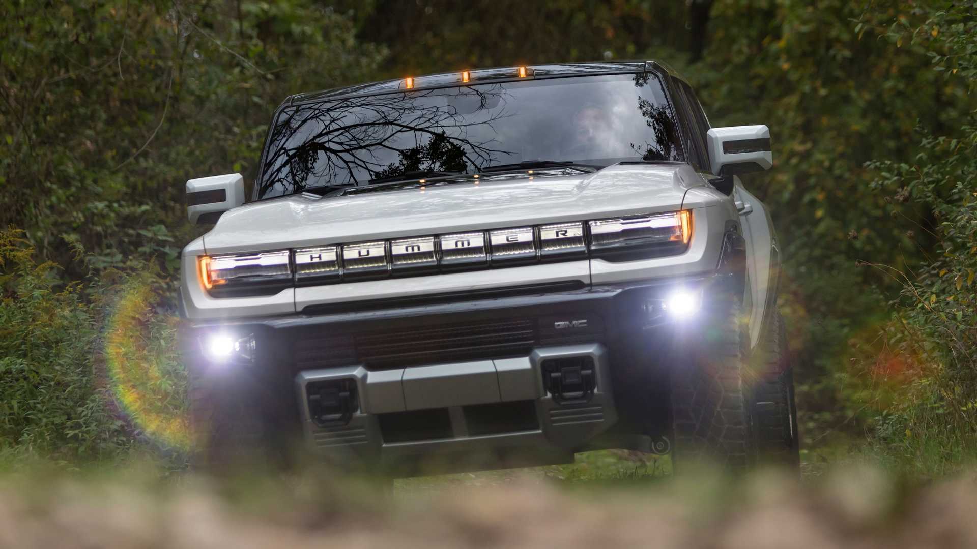 Tampilan depan mobil GMC Hummer EV 2022 terbaru (photo/GMC) Tampilan depan mobil GMC Hummer EV 2022 terbaru
