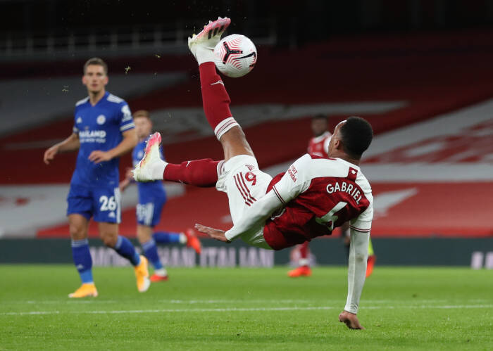 Gabriel dari Arsenal (REUTERS/Catherine Ivill) Gabriel dari Arsenal