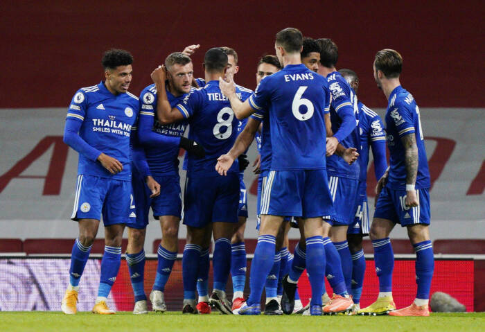 Pemain Leicester City Jamie Vardy merayakan mencetak gol pertama mereka dengan rekan satu tim (REUTERS/Will Oliver) Pemain Leicester City Jamie Vardy merayakan mencetak gol pertama mereka dengan rekan satu tim