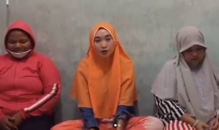 Viral 3 remaja wanita makan buah di supermarket dan diltekan kembali ke tempat display bauh. (Instagram/@nenk_update) viral, remaja makan buah di supermarket,