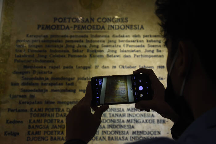 Mahasiswa mengunjungi Museum Sumpah Pemuda, di Jalan Kramat Raya No. 106, Jakarta (ANTARA FOTO/Indrianto Eko Suwarso) Mahasiswa mengunjungi Museum Sumpah Pemuda, di Jalan Kramat Raya No. 106, Jakarta