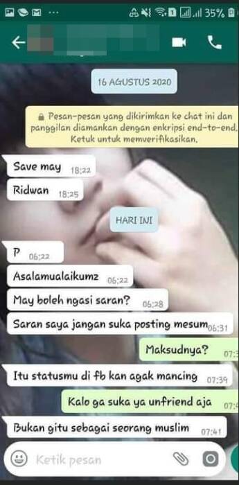 Pria munafik nasehati wanita seksi (Twitter/@AREAJULID) Pria munafik nasehati wanita seksi