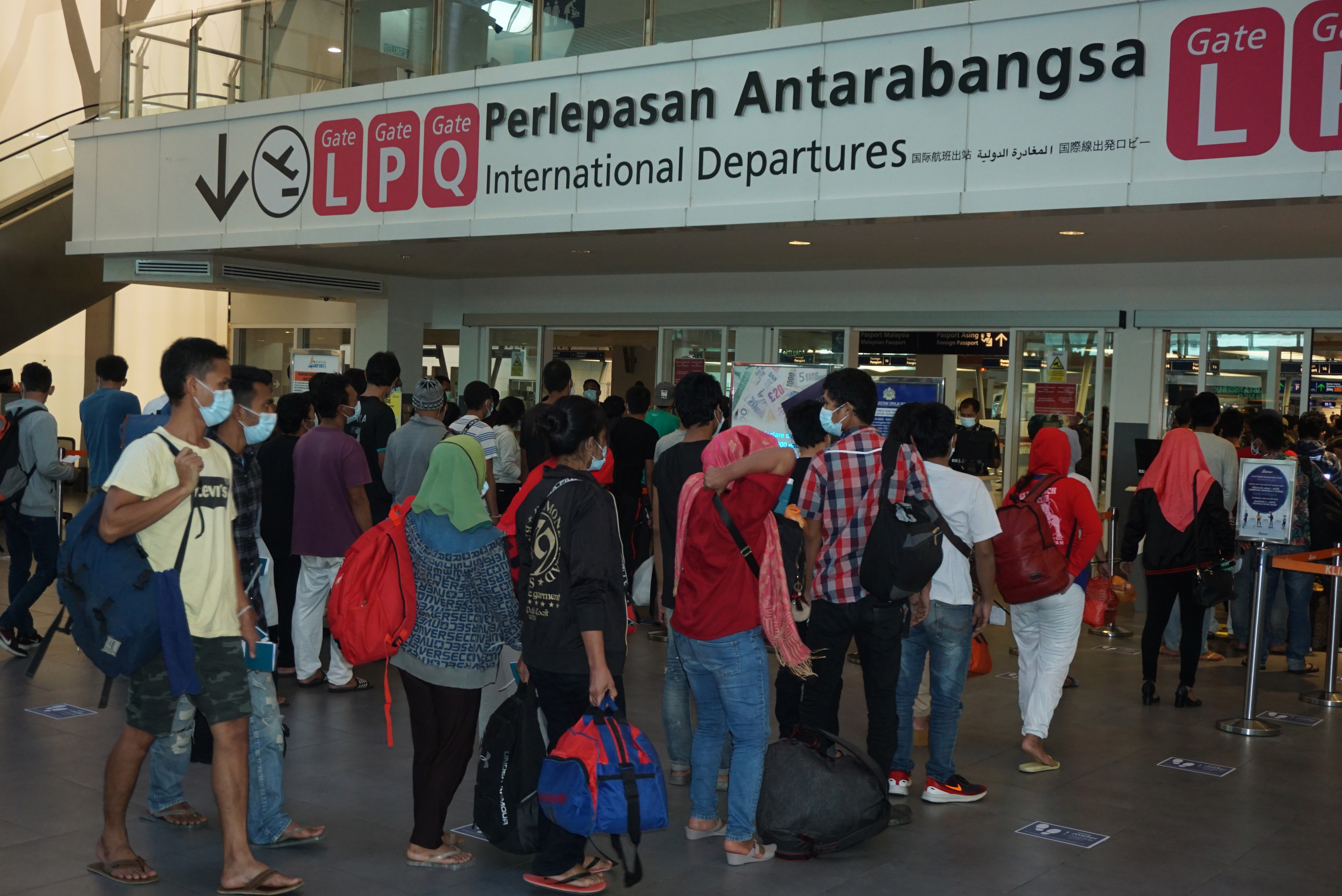 ANTARA FOTO/Agus Setiawan tki ilegal dipulangkan