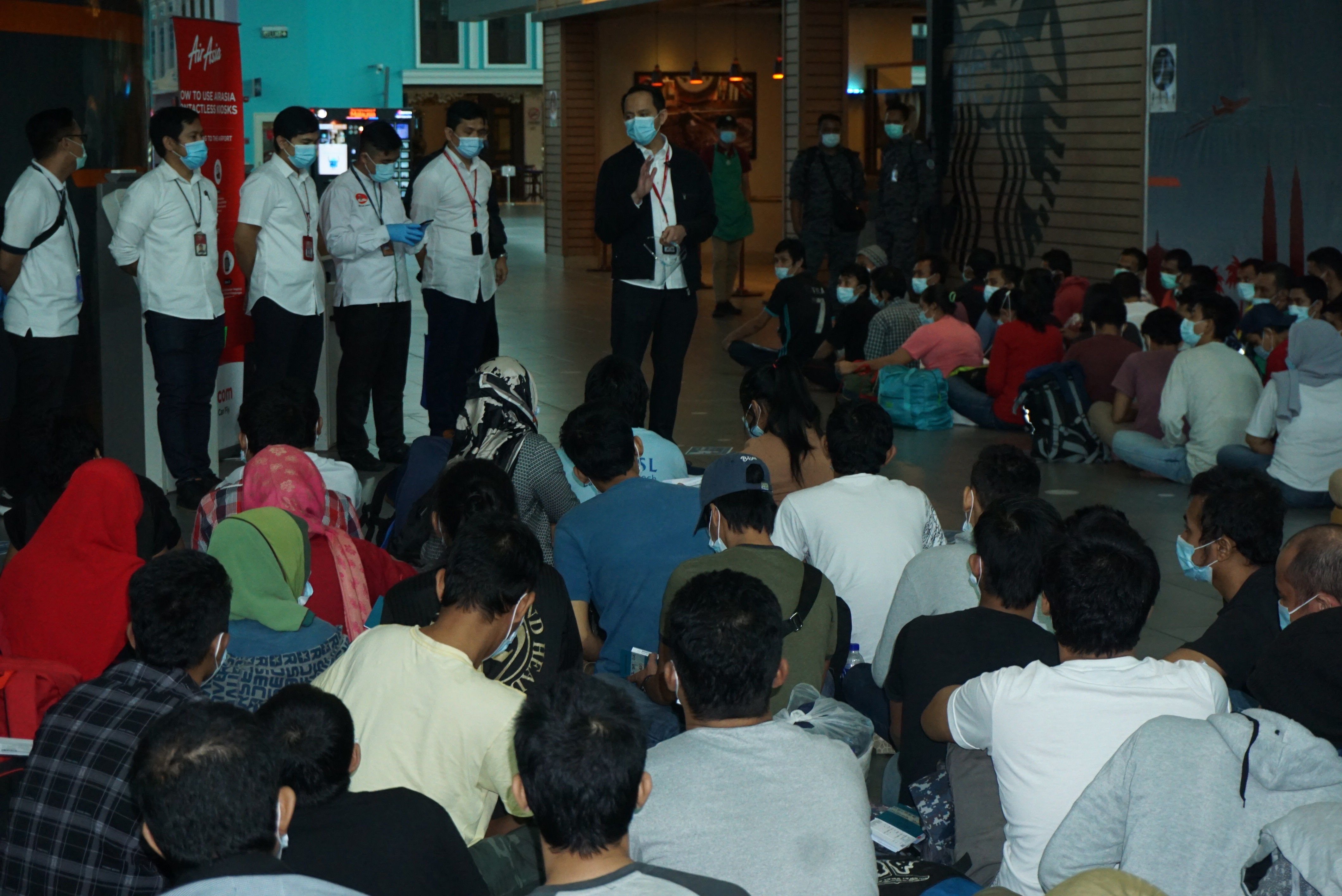 ANTARA FOTO/Agus Setiawan tki ilegal dipulangkan