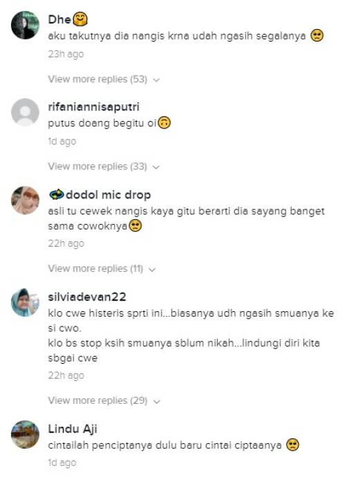 Komentar netizen tentang cewek yang menangis histeris diduga karena diputusin pacar. (Screenshot) cewek menangis histeris diduga diputusin pacar