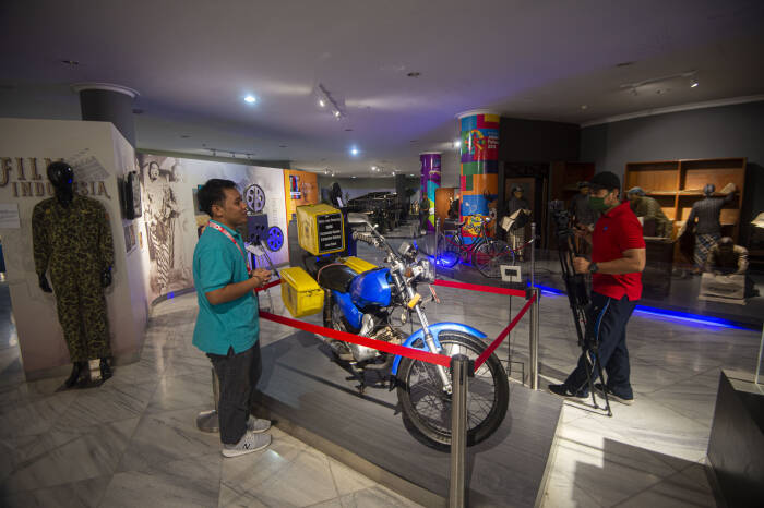 Ilustrasi tur virtual melalui aplikasi konferensi video di Museum Penerangan, Taman Mini Indonesia Indah (TMII), Jakarta. (ANTARA/Aditya Pradana Putra) tmii, libur maulid nabi, peringatan maulid nabi,