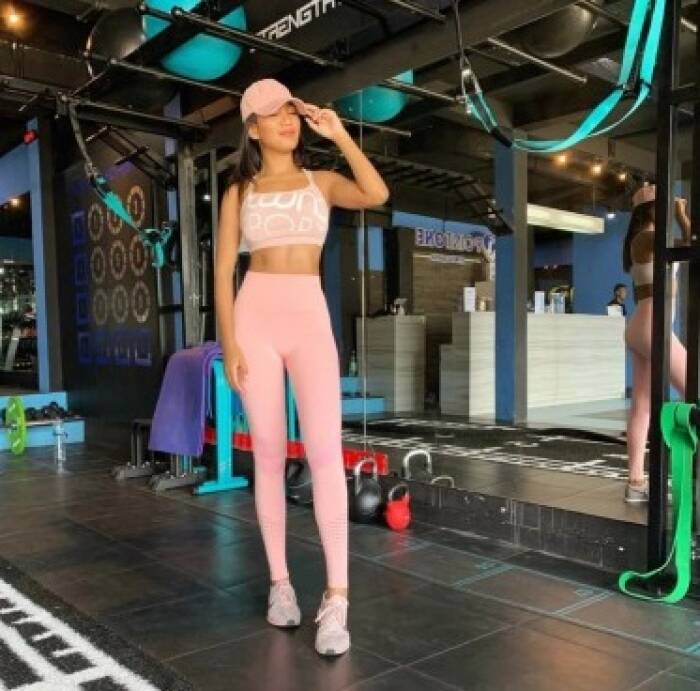 Mengintip Potret Seksi Alyssa Spischak, Putri Ustaz Derry Sulaiman