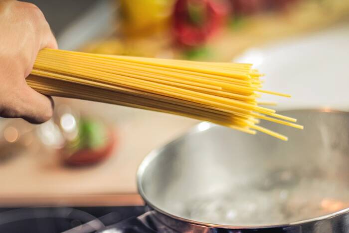 Ilustrasi merebus pasta. (Pixabay/JESHOOTS-com) Ilustrasi merebus pasta.