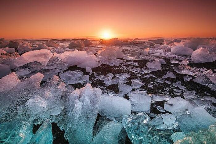 Ilustrasi global warming. (unsplash/v2osk) Ini Perbedaan Kutub Utara dan Kutub Selatan yang Jarang Diketahui