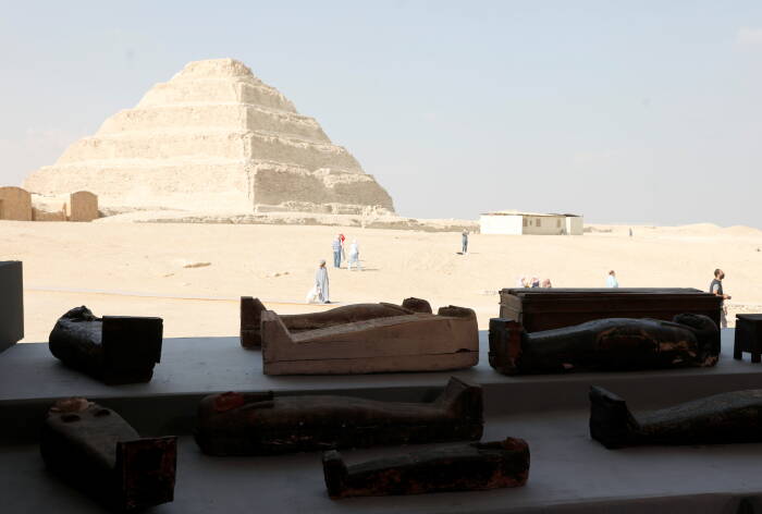 Penemuan artefak peti mati dan patung emas di Mesir (REUTERS/Mohamed Abd El Ghany) Penemuan artefak peti mati dan patung emas di Mesir