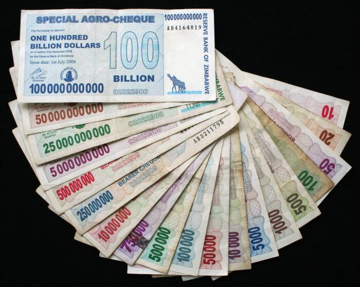 Uang kertas Zimbabwe. (Wikipedia) Uang kertas Zimbabwe.