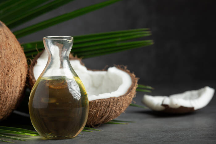 Minyak kelapa (freepik) minyak kelapa