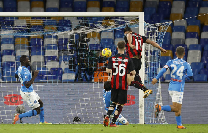 Zlatan Ibrahimovic dari AC Milan mencetak gol kedua mereka (REUTERS/Ciro De Luca) Zlatan Ibrahimovic dari AC Milan mencetak gol kedua mereka