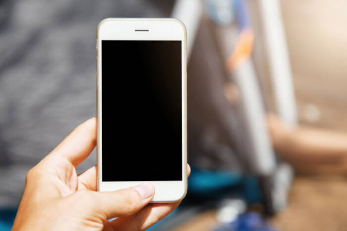Ilustrasi smartphone. (freepik/wayhomestudio) Jangan Diabaikan, Ini 5 Tanda Smartphone Kamu Disadap!