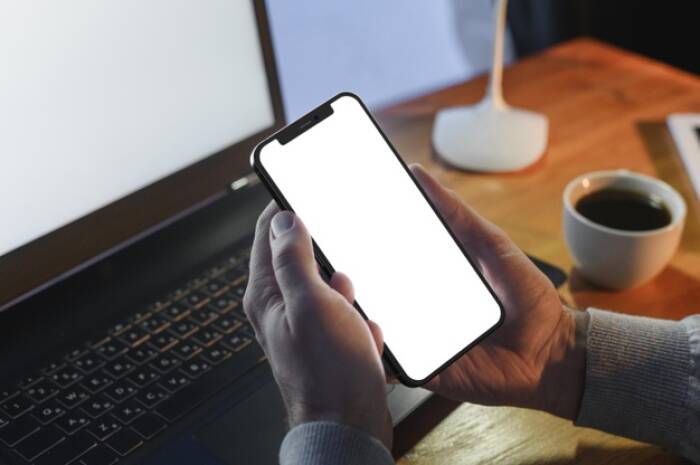 Ilustrasi smartphone. (freepik) Jangan Diabaikan, Ini 5 Tanda Smartphone Kamu Disadap!